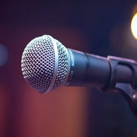 چگونه فیدبک میکروفون را از بین ببریم؟